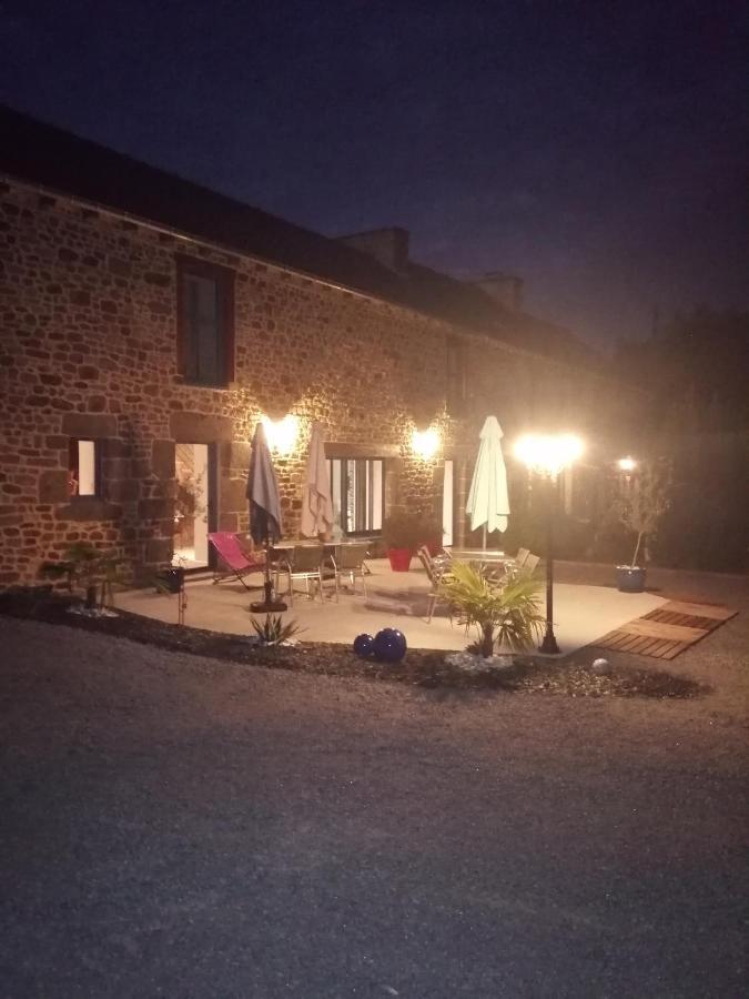 Le Douetaux Chambres D'Hotes La Baussaine Eksteriør billede